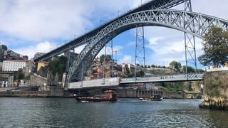 Ponte Dom Luis I. von Vila Nova de Gaia aus – gegenüber der Altstadt von Porto