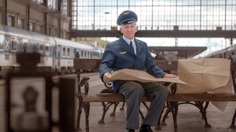 Stationsmeister Szögi Sandor im Nyugati Pályaudvar