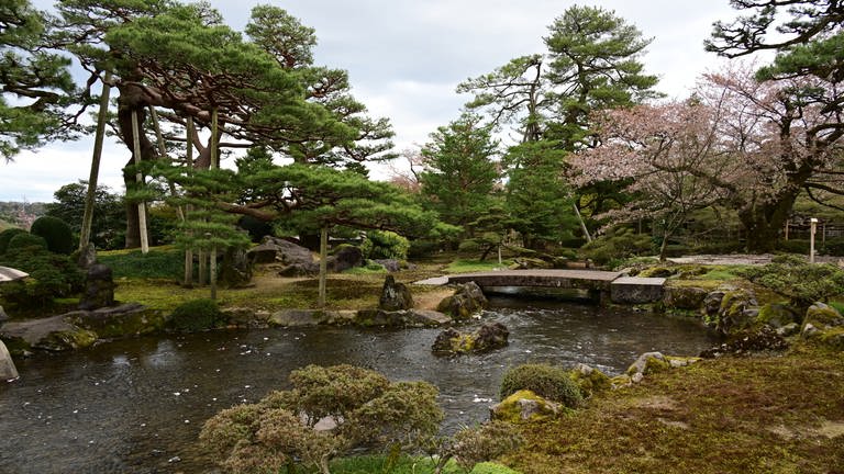 Der Kenroku-Park in Kanazawa, er gehört zu den drei perfekten Gärten Japans.