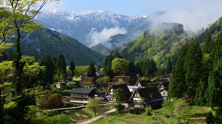 Das Dorf Gokayama mit seinen steilen Strohdächern gehört inzwischen zum Unesco Weltkulturerbe.