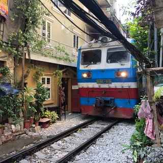 Der „Zug der Einheit“ in Hanoi – der Zug bestimmt den Rhythmus des der Anwohner.