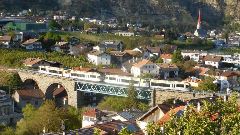 Heute ist sie eine Touristenbahn und viele Pendler benutzen sie auf dem Weg zur Arbeit.