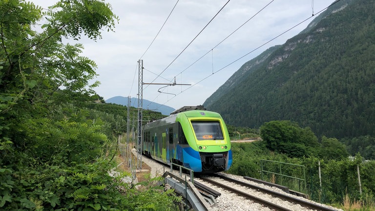 Im Val die Sole lag die einstige Endstation Malé. Die Strecke wurde 2003 nach Marilleva verlängert und schließlich 2016 bis nach Mezzana.