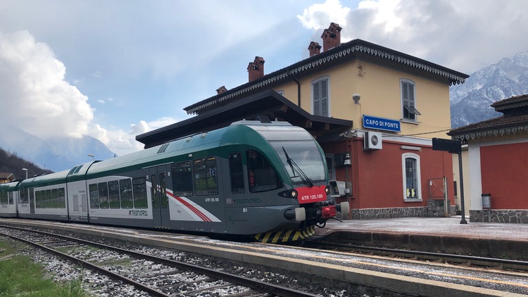 Der Bahnhof „Capo di Ponte“ im Valcamonica: