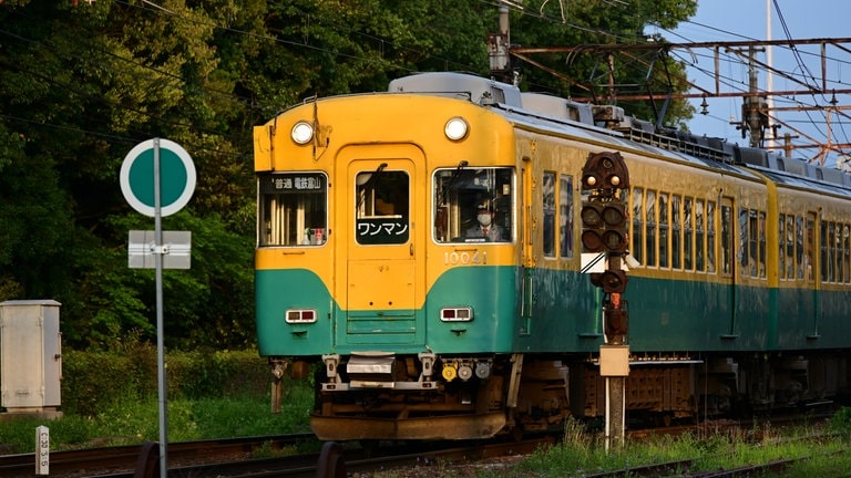 Auch modernisierte Triebwagen aus den sechziger Jahren sind noch unterwegs.