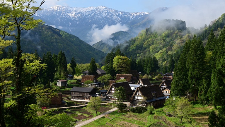 Ebenfalls im Tateyama Gebirge liegt das Dorf Gokayama. Es gehört inzwischen zum Weltkulturerbe. 