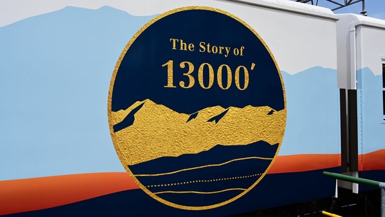 „The Story of 13000´“ – der etwas kryptische Name beschreibt den in Fuß den Höhenunterschied zwischen dem Meeresgrund und den Berggipfeln, also 13000 Fuß.