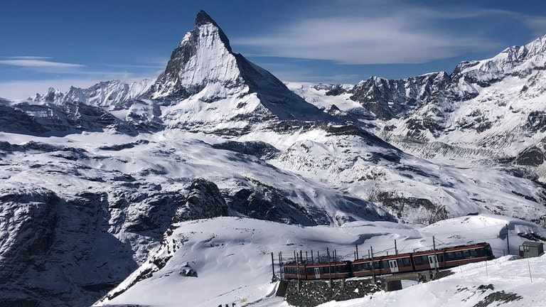 Bahn und Berg – wegen dieses Blicks aufs Matterhorn wurde 1898 die Gornergratbahn gebaut.