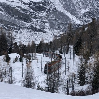 Kurve hinter der Station Riffelalp – kurz danach befindet sich die Baumgrenze.