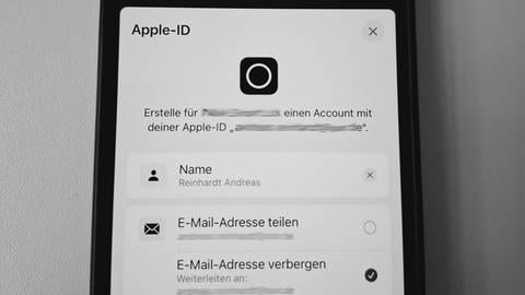 Ein Anmeldeschirm bei einem Webdienst, der eine Apple-ID-Anmeldung anbietet.