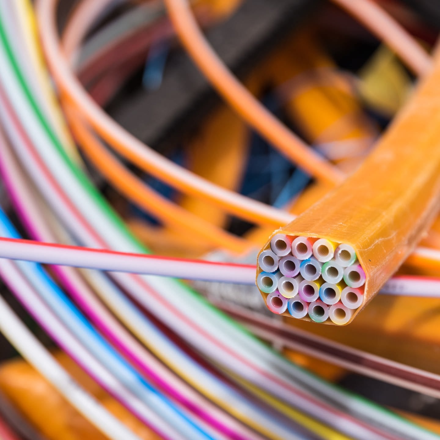 Glasfaser-Internet: Was Sie über Ausbau, Tarife und Technik wissen sollten