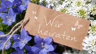 Hochzeit - Blumen und wir heiraten-Schild