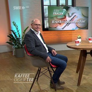 Studiogast Peter Springborn, Geschäftsführer Sozialverband VdK Saarland e.V., im Gespräch mit Moderator Jens Hübschen