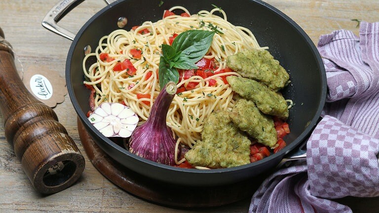 Kräuterschnitzel mit Spaghetti - Rezepte - Kaffee oder Tee - SWR Fernsehen