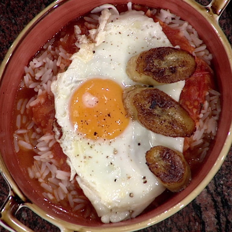 Rezept: Reis mit Tomatensoße und Spiegelei - Rezepte - Kaffee oder Tee - TV