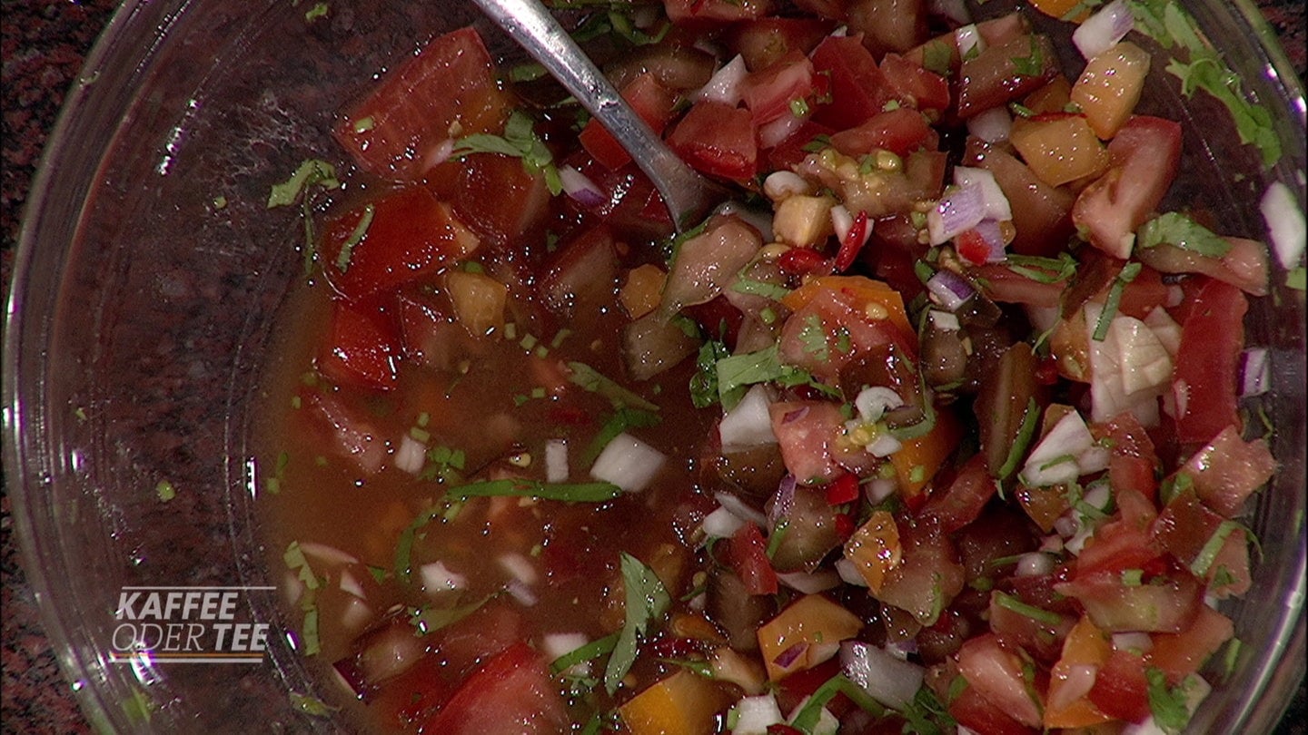 Rezept: Tomatensalat mit Chili und Limette - Rezepte - Kaffee oder Tee - TV