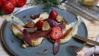 Balsamico Erdbeeren mit Kräuter-Kartoffelstampf und Entrecôte