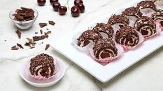 Schoko-Kirschroulade mit französischer Buttercreme