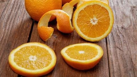 Orangen in Scheiben geschnitten