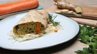 Kartoffel-Champignon-Strudel mit Weißkrautsalat