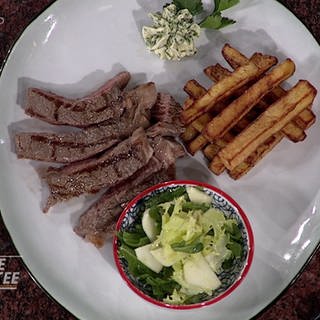 Steak mit Pommes frites und Salat