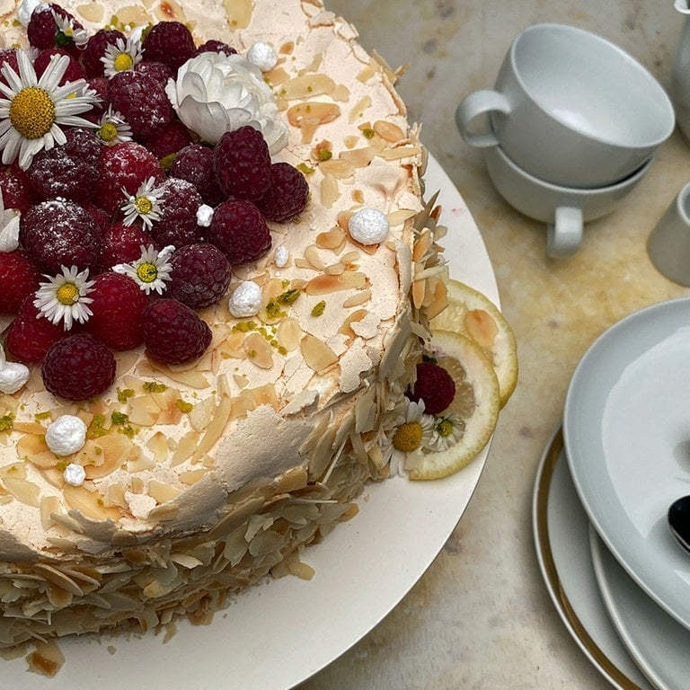 Himmlische Himbeertorte mit Baiser - Rezepte - Kaffee oder Tee - TV