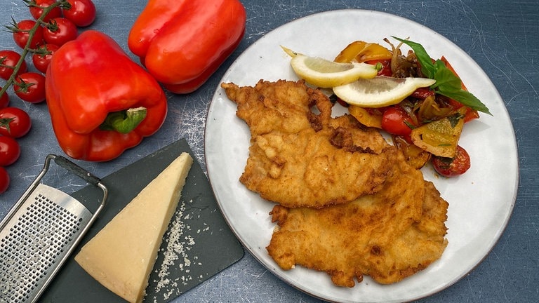 Parmesanschnitzel mit Paprikagemüse - Rezepte - Kaffee oder Tee - TV