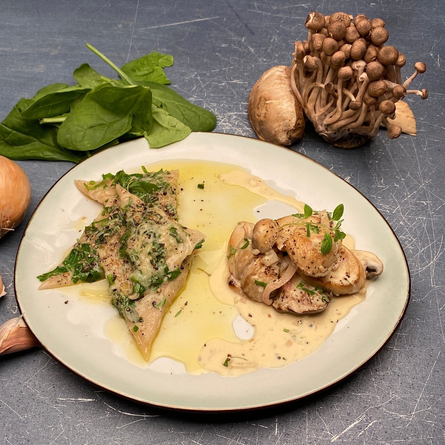 Schlutzkrapfen mit Spinat und Rahmpilzen - Rezepte - Kaffee oder Tee - TV