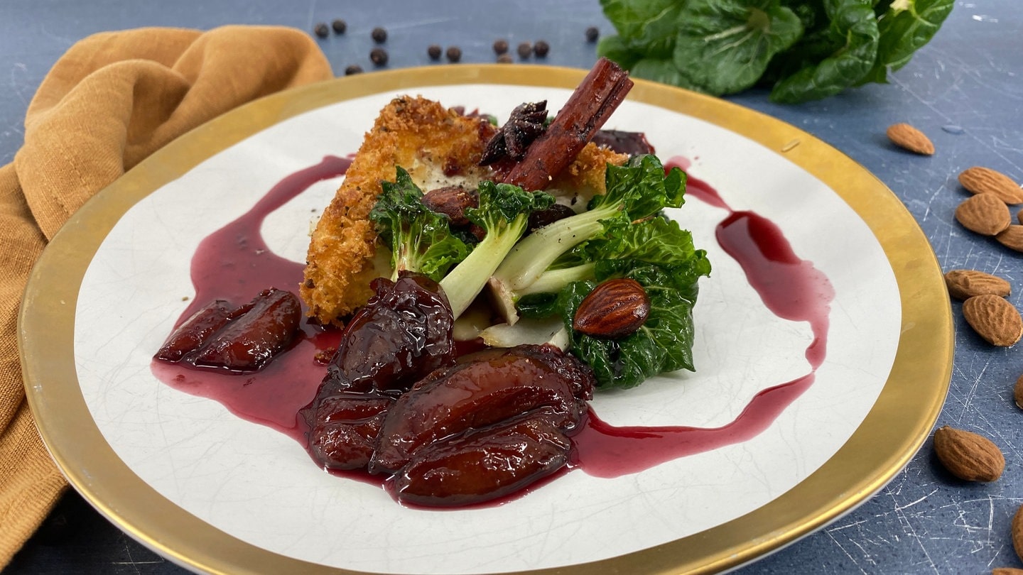 Gebackener Brie mit Zwetschgenröster, Pak Choi und Röstbrot - Rezepte ...