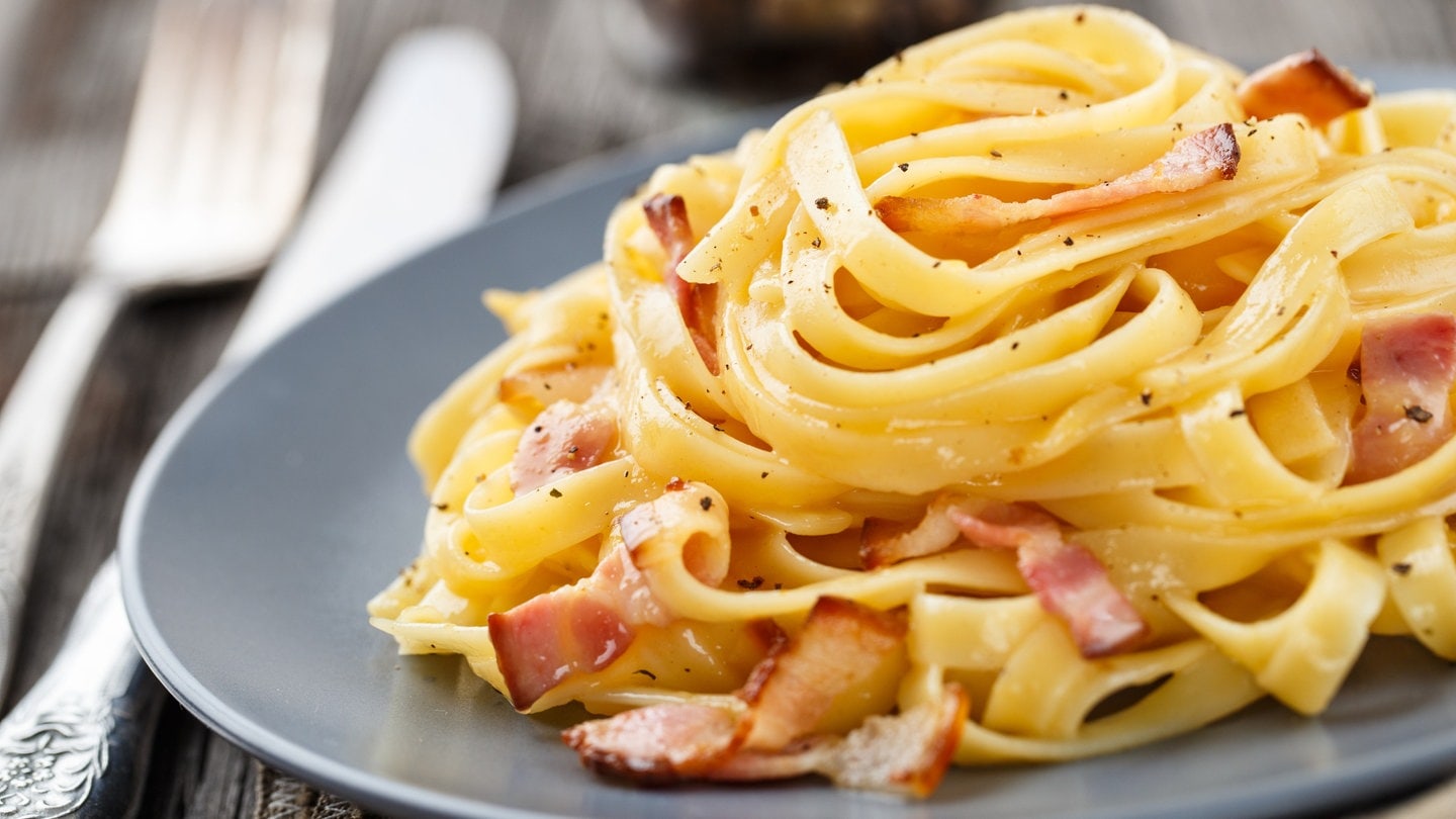 Spaghetti Carbonara mit Löwenzahnsalat - Rezepte - Kaffee oder Tee ...