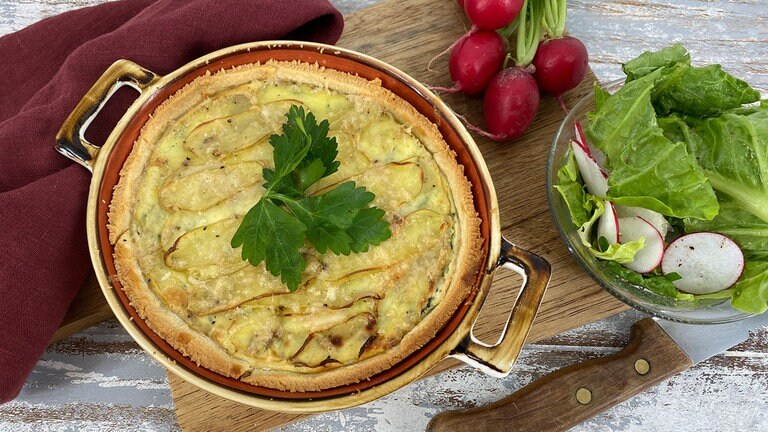 Kartoffel-Bärlauch-Quiche mit Frühlingssalat - Rezepte - Kaffee oder ...