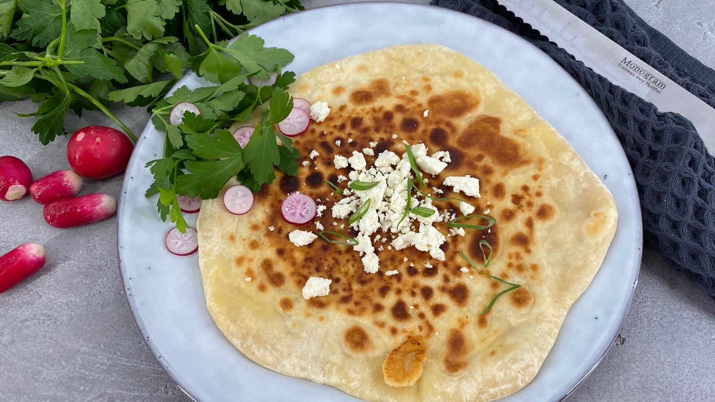 Gefüllte Fladenbrote mit Schafskäse - Rezepte - Kaffee oder Tee - TV