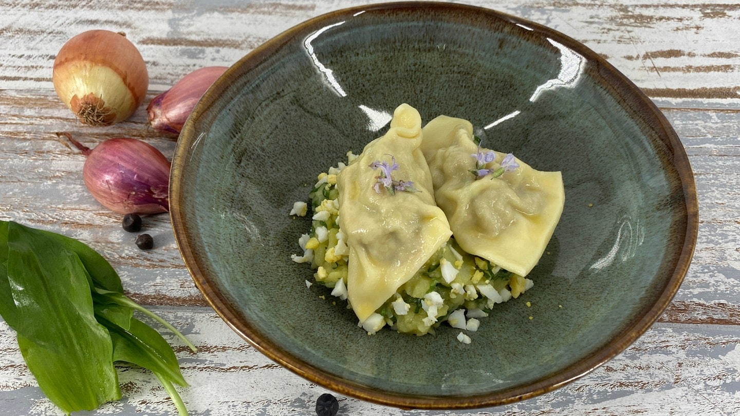 Maultaschen mit Lammfüllung und Kartoffelsalat - Rezepte - Kaffee oder ...