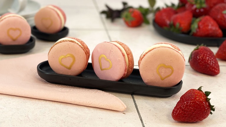 Kokos-Erdbeer-Macarons - Zutaten und Zubereitung - Rezepte - Kaffee ...