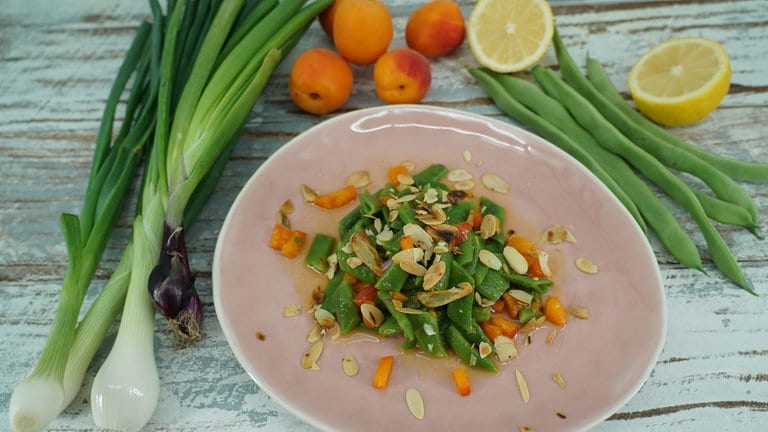 Bohnensalat mit Mandeln und Aprikosen-Dressing - Rezepte - Kaffee oder ...