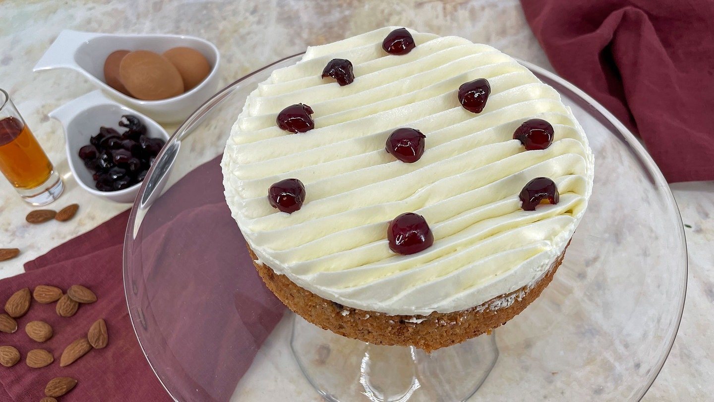 Mandelkuchen (Financiers) mit Amarenakirschen und Mascarpone - Rezepte ...