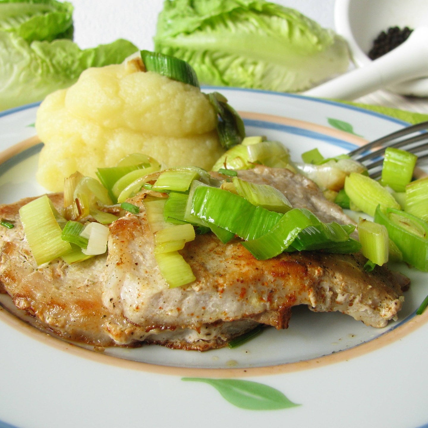 Rezept: Überbackene Schnitzel mit Lauch - Rezepte - Kaffee oder Tee - TV