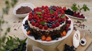 Himbeer-Stracciatella-Torte