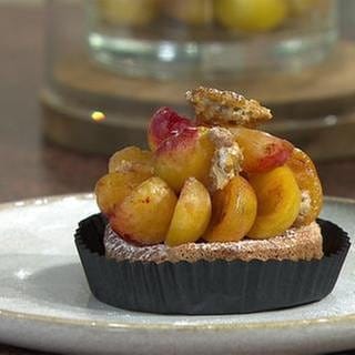Walnuss-Mirabellen-Desserttörtchen