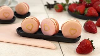 Kokos-Erdbeer-Macarons