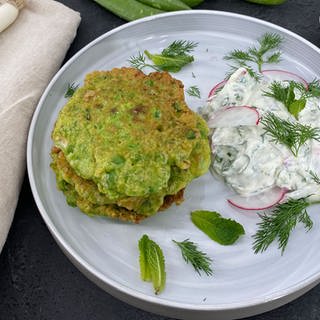 Erbsenküchlein mit Kräuterquark