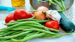 Grüne Bohnen mit Zucchini und Tomaten