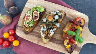 Bruschetta-Varianten mit Tomaten, Zucchini oder Pfifferlingen