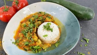 Zucchini-Curry mit Tomaten und Ingwer