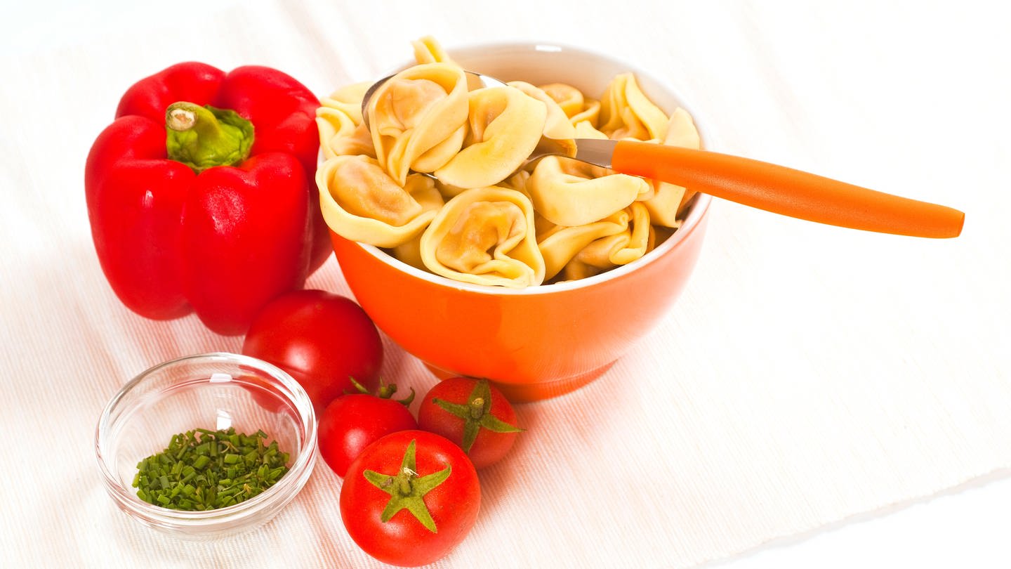 Tortellini mit Paprika und Tomaten
