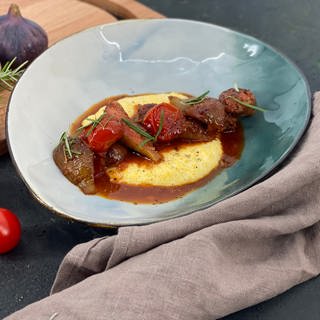 Salsiccia-Schmortopf mit Tomaten und Feigen