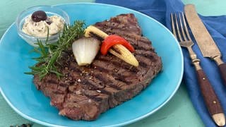 Ribeye-Steak mit Oliven-Thymian-Butter