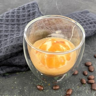 Affogato mit Karamellsoße 