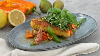 Gebackener Schafskäse mit Feigen-Paprika-Salat