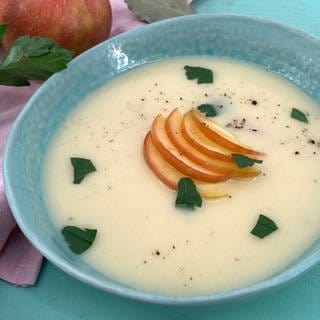 Apfel-Kartoffelsuppe mit Lorbeer